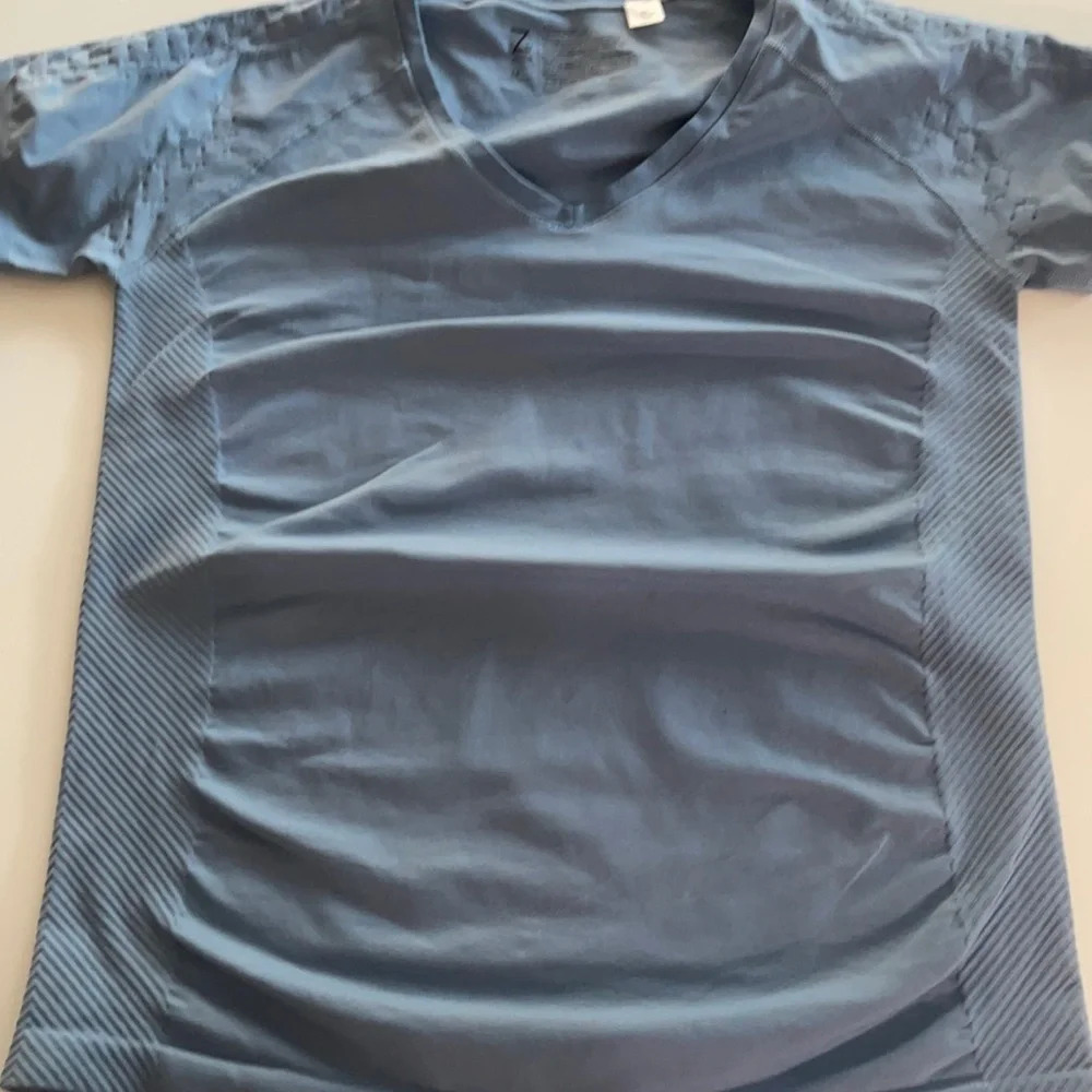Z by Zella Blue Stretch Shirt V-Neck Athletic Ruched Short Sleeve size M - Picture 10 of 12
